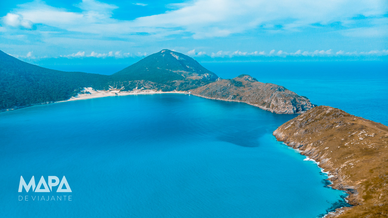 Vista aérea da Praia do Farol em Arraial do Cabo