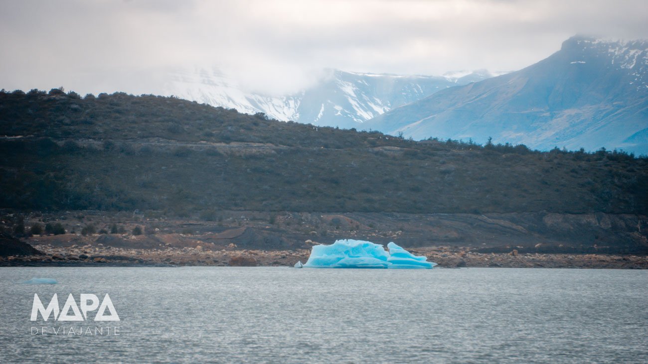 Iceberg boiando no Parque Los Glaciares
