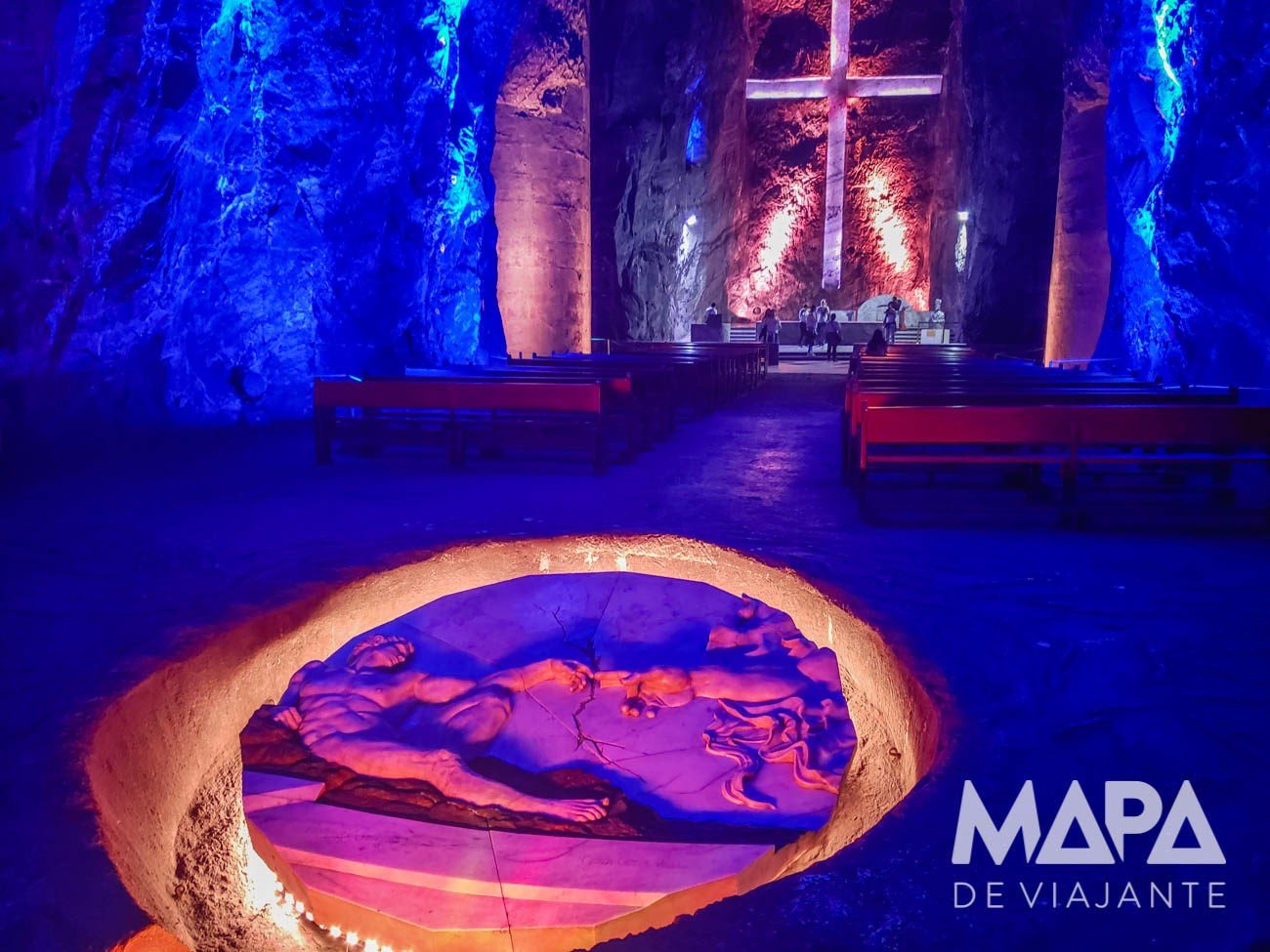 Nave Central com cruz de 16 metros