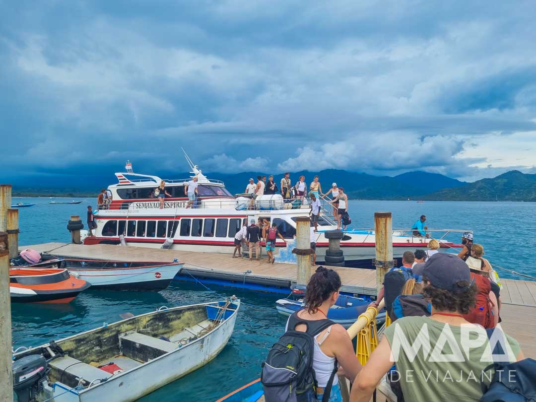 Ferry Barco Lancha para chegar nas Ilhas Gili Air
