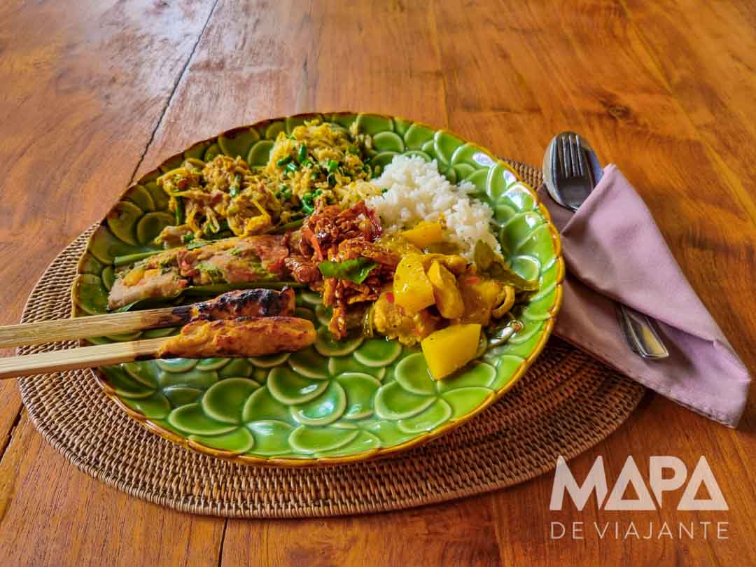 O que comer Satay Indonésia
