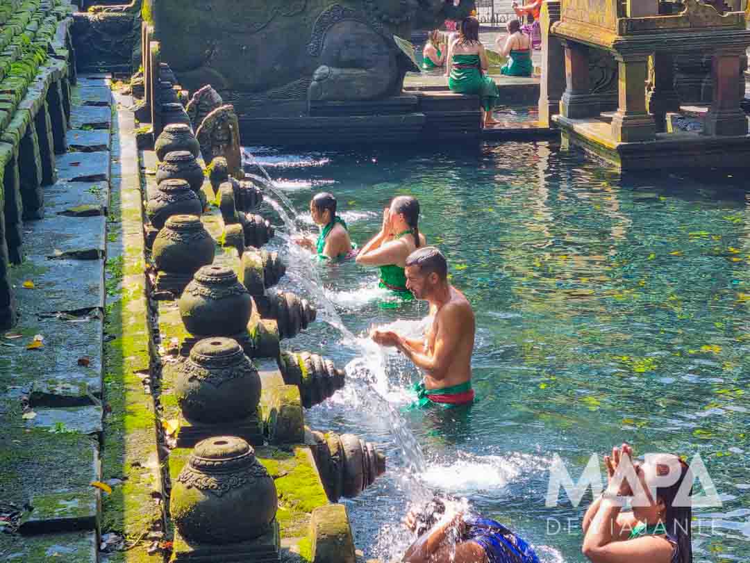 Cerimônia de Purificação da Água Pura Tirta Empul